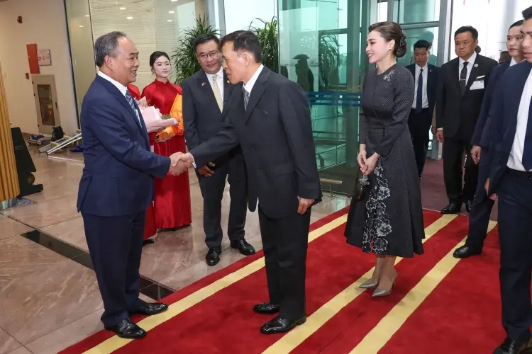 ในหลวง-พระราชินี เสด็จฯ เยือนสาธารณรัฐสังคมนิยมเวียดนาม อย่างเป็นทางการ