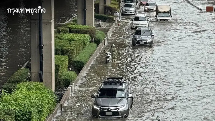 น้ำท่วม ถ.วิภาวดีรังสิต ขาเข้า ช่วงแยกหลักสี่-ม.เกษตรฯ น้ำทะลักเต็มพื้นที่