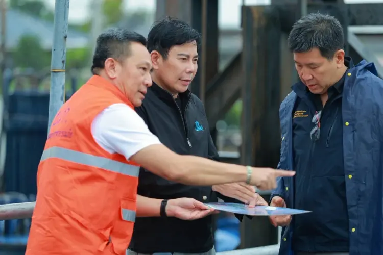 'เอกนิติ- นิรัตน์' ตรวจสถานีสูบน้ำปากคลองรังสิต แนวรับน้ำเหนือก่อนเข้า กทม.