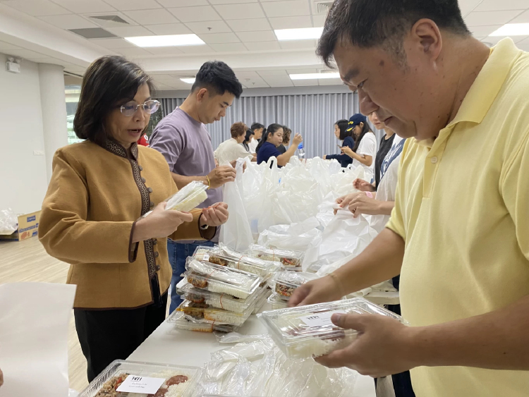 ‘เพื่อไทย’ จัดตั้งศูนย์ประสานงานช่วยผู้ประสบภัยน้ำท่วม ระดมอาหาร-สิ่งของ