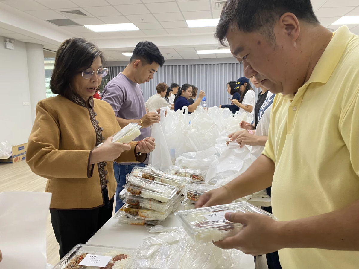 ‘เพื่อไทย’ จัดตั้งศูนย์ประสานงานช่วยผู้ประสบภัยน้ำท่วม ระดมอาหาร-สิ่งของ