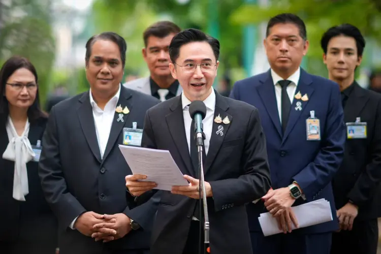 'ยศชนัน' ย้ำ พท. ดู 5 กระทรวง ปัดตอบ 'กล้าธรรม' ร่วมรัฐบาลหั่นเก้าอี้