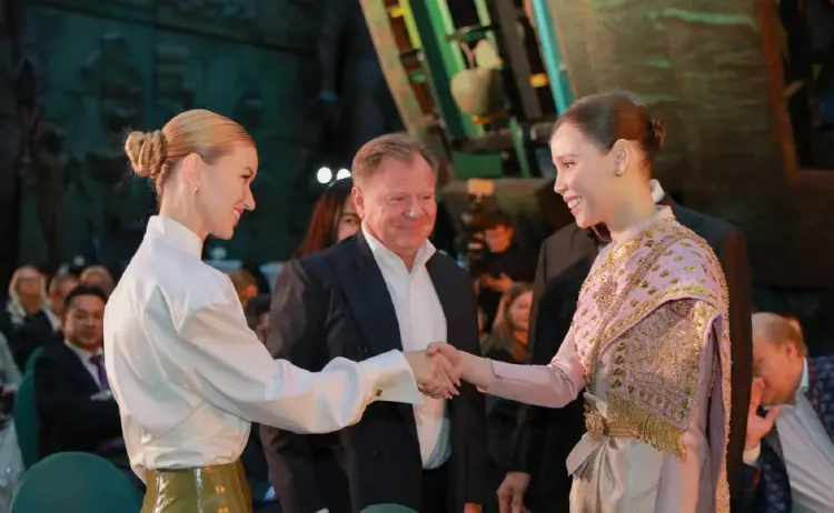'ซาบีดา' ห่มสไบสวมชุดไทยศิวาลัย  ร่วมงานกระชับสัมพันธ์มิตรภาพ'ไทย-รัสเซีย'