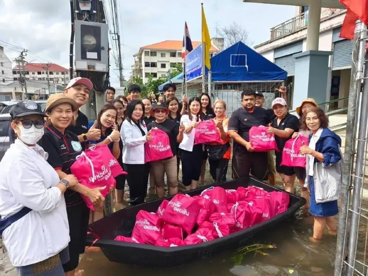 ’ออมสิน‘ ช่วยผู้ประสบภัยน้ำท่วมต่อเนื่อง เพิ่มจุดส่งมอบอาหาร-น้ำดื่ม ของใช้ยังชีพ
