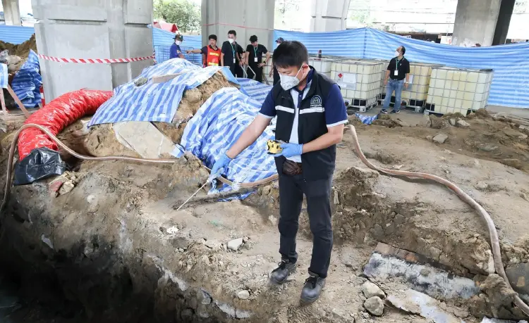คพ. พบท่อน้ำมันรั่ว ใต้สะพานพระราม 3 คุมเข้มความปลอดภัย