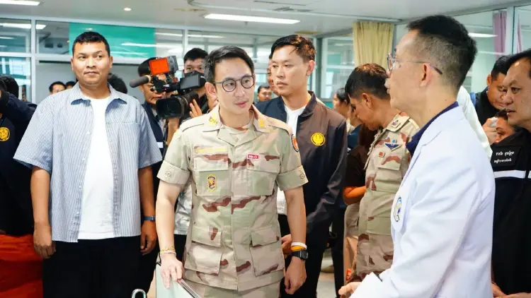 มท.4 ไปนราธิวาส ตามเหตุลอบวางระเบิดรถ อส. เยียวยาผู้สูญเสียทันที