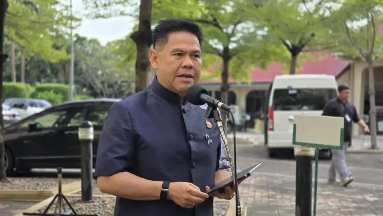 'วราวุธ' สั่งคุมเข้ม มาตรฐานโครงการรัฐโซลาร์รูฟท็อป 1.5 ล้าน หลังพบใช้อุปกรณ์จีนอื้อ