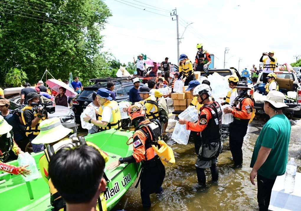 สิงห์อาสา ผนึกเครือข่ายกู้ภัย ลุยต่อเนื่องพื้นที่น้ำท่วมกรุงเทพฯ ระยอง ปราจีนฯ