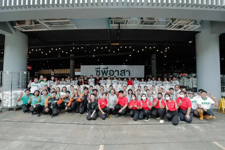 ศุภชัย เจียรวนนท์ นำทัพ "ซีพีอาสา ร้อยเรียงความดี" แพ็กถุงกำลังใจ 2,000 ถุง