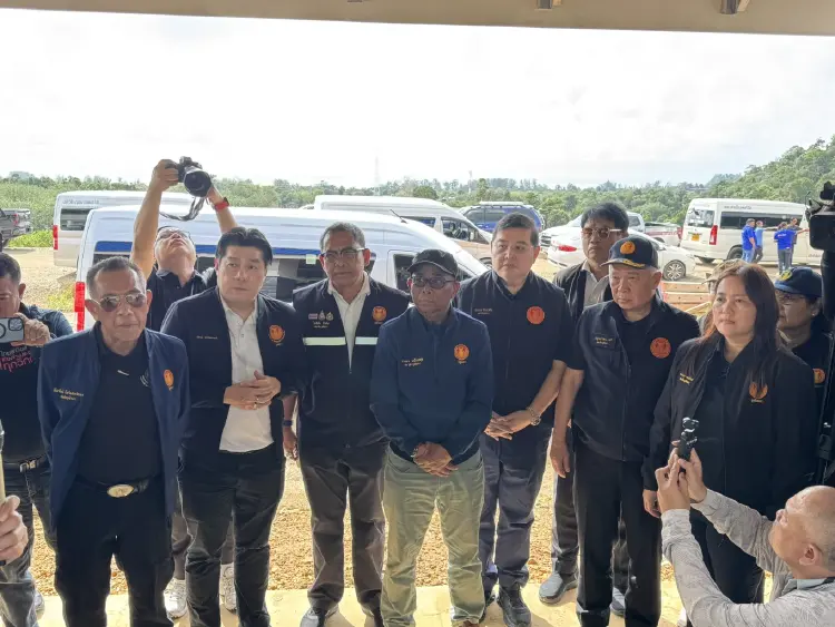 'สว.' สัญจร เกาะช้าง ฟังปัญหาชาวบ้าน ขอเร่งผลักดันอ่างเก็บน้ำ