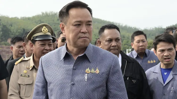 ‘อนุทิน’ ควง ‘ครม.’ ลงพื้นที่คลองเรียน เช็กระบบป้องกัน ‘น้ำท่วมหาดใหญ่’