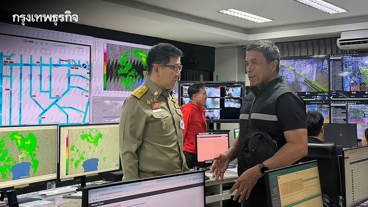 'เอกนิติ' ลุยศูนย์น้ำท่วม กทม. ยันรัฐบาลพร้อมหนุนงบ-อุปกรณ์เต็มที่