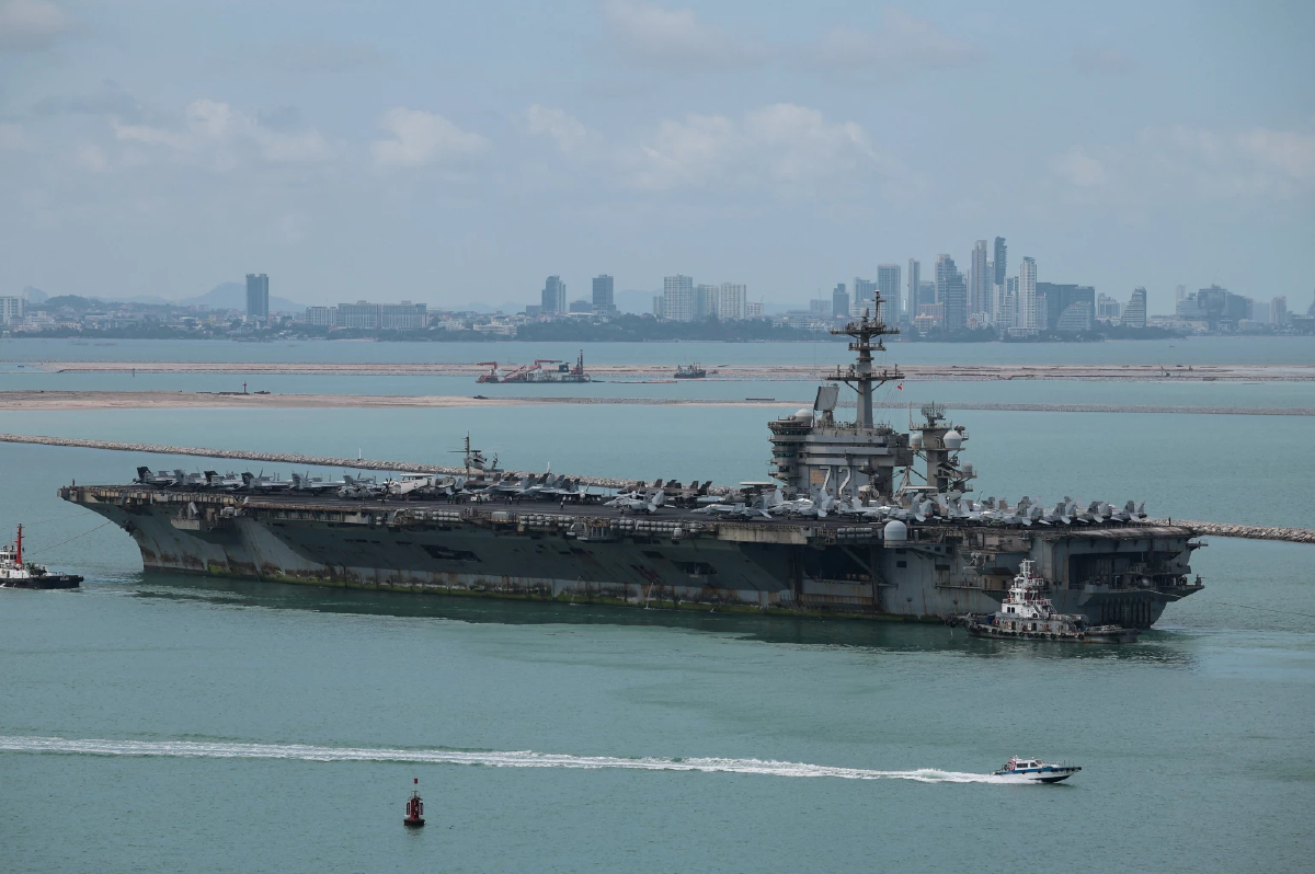 กองเรือบรรทุกเครื่องบินโจมตี Abraham Lincoln ถึงไทยแล้ว!