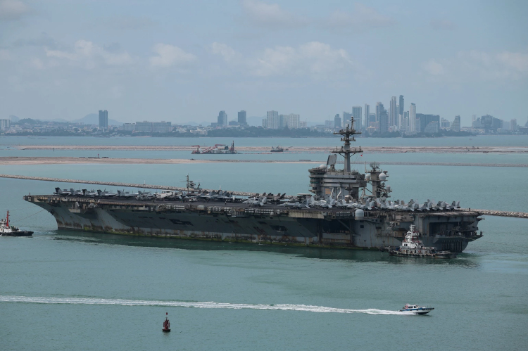 กองเรือบรรทุกเครื่องบินโจมตี Abraham Lincoln ถึงไทยแล้ว!