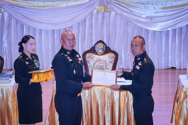 ผบ.ทบ. ประชุมหน่วยขึ้นตรง ทบ. ยินดี ทหารได้เลื่อนยศ พร้อมเกาะติดชายแดน