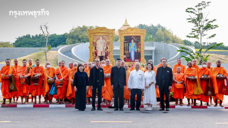 1 ทศวรรษแห่งความคิดถึง พิพิธภัณฑ์การเกษตรฯ ตักบาตรน้อมรำลึก ร.9