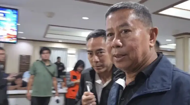 'บิ๊กดุลย์​' ปัดตอบ ถูกซักฟอก “ไม่เป็นเยี่ยงอย่าง​นายทหารชั้นผู้น้อย”