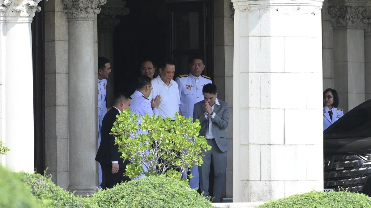 ‘ภท.-พท.’ กระชับมิตร ก่อนลุย ‘ซักฟอก’ ปัดดึงพรรคอื่น เติมเสียง