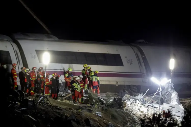 ครั้งที่ 2 ในรอบปี! รถไฟสเปนชนกัน ดับอย่างน้อย 68 คน