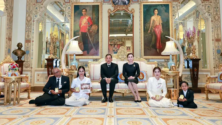 ‘ในหลวง-พระราชินี’ พระราชทานพระบรมราชวโรกาสให้ ‘เนเน่ รอยัล’ และครอบครัว เข้าเฝ้าฯ