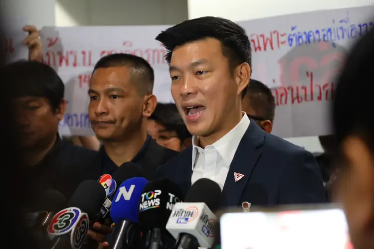 'ณัฐพงษ์' ซัดนายกฯหนีซักฟอก ถ่วงไป ธ.ค. ภารกิจไป ตทป.ฟังไม่ขึ้น