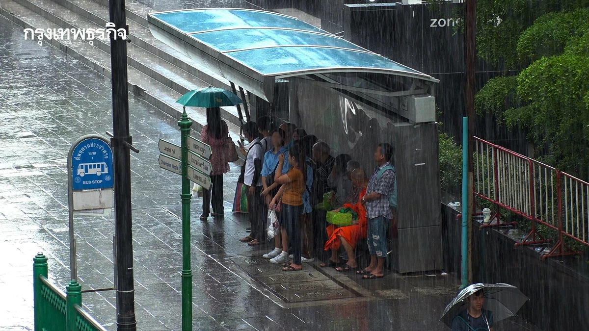 กทม.รับมือฝนระลอกใหม่ หลังน้ำท่วมเริ่มคลี่คลาย เร่งระบายน้ำฝั่งตะวันออก 6 เขต