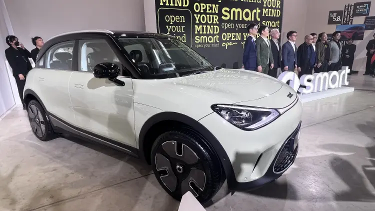 มาแล้ว ‘smart’ ขายผ่านดีลเบอร์ เบนซ์ ประเดิมเปิดตัว อีวี 3 รุ่นรวด