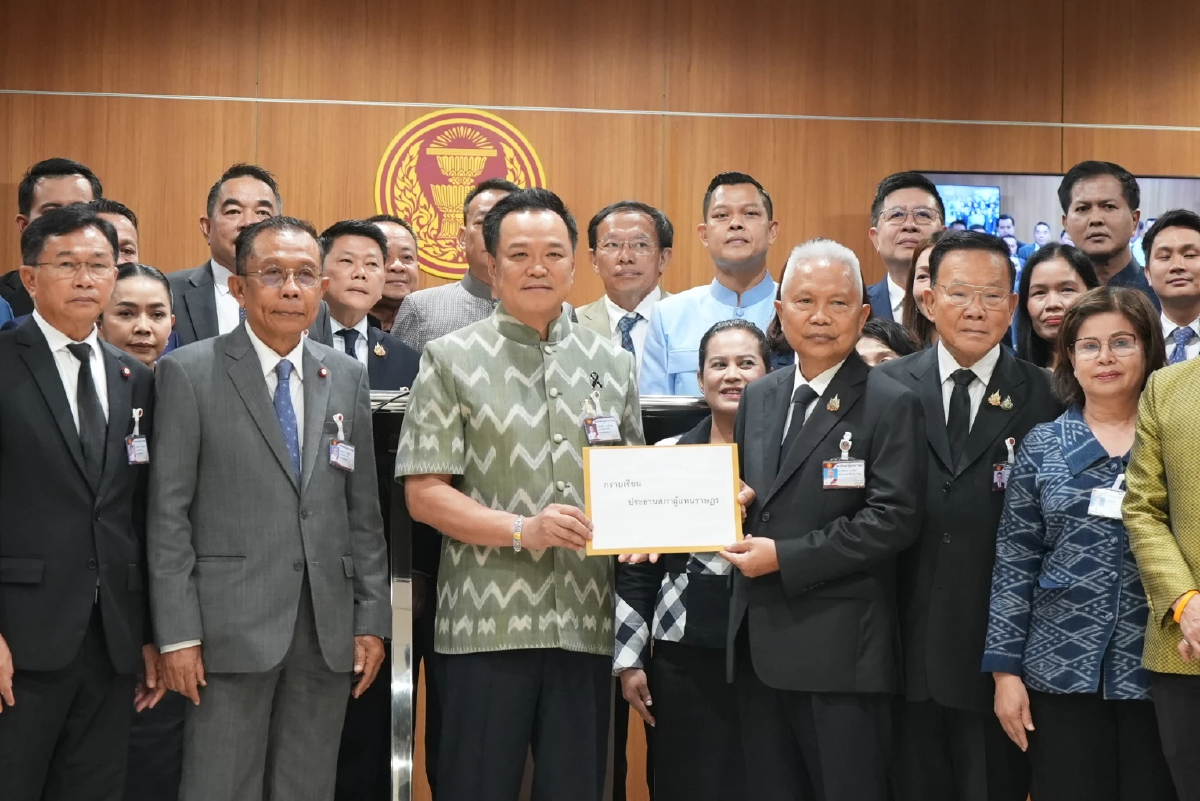 ‘อนุทิน’ นำ สส. ภท. ยื่นร่างกม.ยาเสพติด ขอสภาเร่งบรรจุวาระโดยด่วน