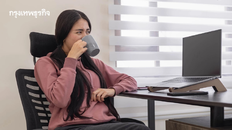 ถือกาแฟไปสัมภาษณ์งาน อาจหมดสิทธิ์ได้งาน? นายจ้างชี้ไม่เป็นมืออาชีพ
