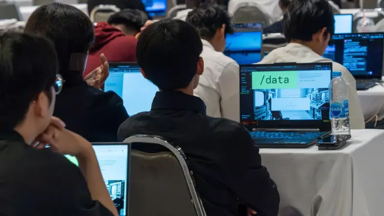 ตลาดงานหดแต่ AI โต 29.6% ม.ศรีปทุม ผนึก AWS–ERT เร่งปั้น AI Talent ป้อนตลาด