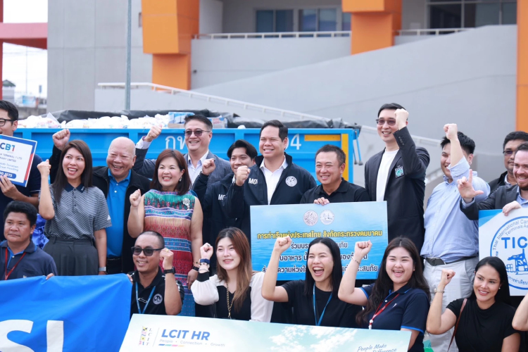 “สรรเพชญ”ผนึกกทท.-เอกชน แจกถุงยังชีพ เหยื่อน้ำท่วมกาญจนบุรี