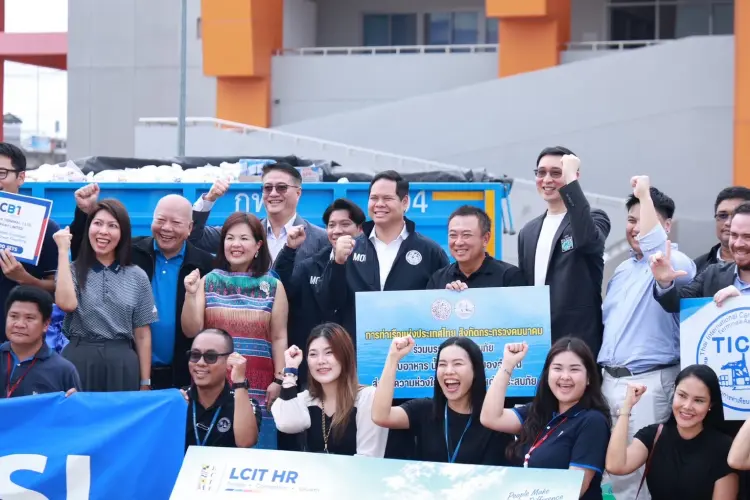 “สรรเพชญ”ผนึกกทท.-เอกชน แจกถุงยังชีพ เหยื่อน้ำท่วมกาญจนบุรี