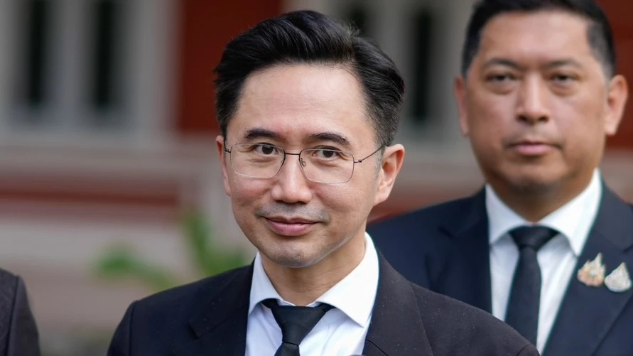 ‘พท.’ เมิน ‘กธ.-ภท.’ จูบปาก จ่อ‘ร่วมรัฐบาล’ ยัน ไร้สัญญาณสลับเก้าอี้ รมต.