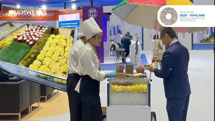 'ผลไม้รถเข็น' สตรีทฟู้ดไทย เสิร์ฟความสดชื่น ณ IMF-World Bank 2026
