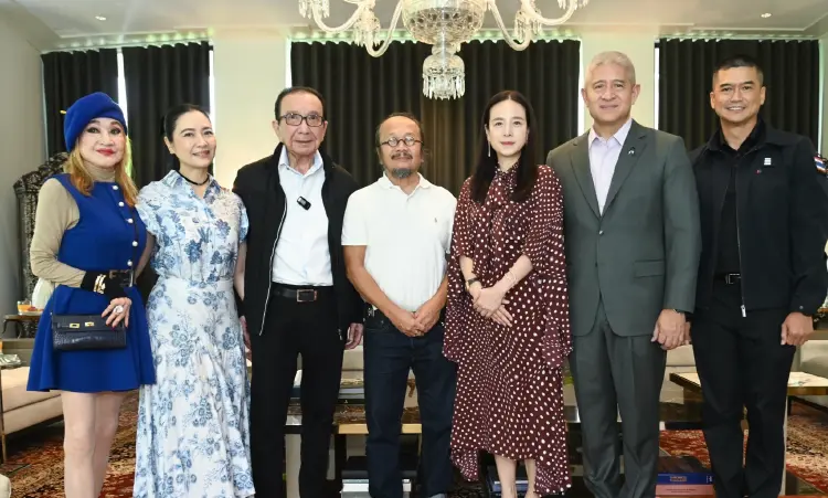 มูลนิธิมาดามแป้ง รับเงินสนับสนุน 100,000 บาท จาก 2 ศิลปินแห่งชาติ
