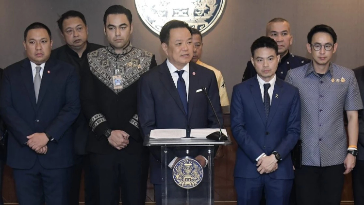 ‘อนุทิน’ กำชับ รมต. รับ‘ศึกซักฟอก’ 27-30ต.ค. ‘ยศชนัน’ การันตี พท.หนุน