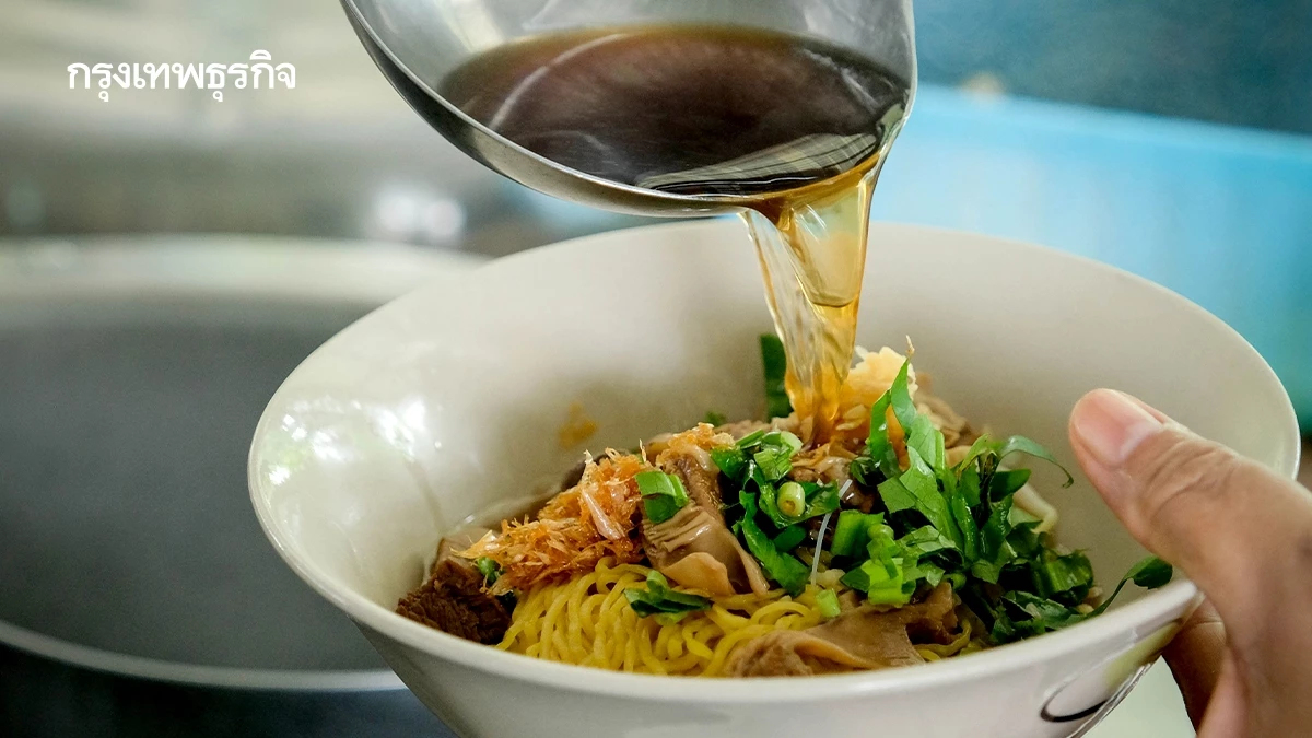 วิกฤติ ‘ร้านก๋วยเตี๋ยว’ ผักจ่อแพงอีก 2-3 เดือน เพราะแหล่งปลูกท่วมหมด ร้านปรับตัว-หาผักอื่นแทน