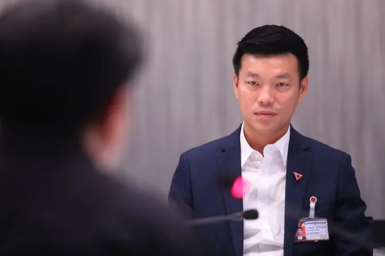 'เท้ง' ลั่น ปชน.ลุยตรวจ 'โซลาร์ภาคประชาชน' ป้องเอื้อ 'ทุนใหญ่'