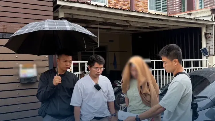 จับหญิงรุ่นป้าหนีหมายจับ ใช้ปืนจี้ชิงทองยาย 6 บาท มัดมือถีบตกรถ