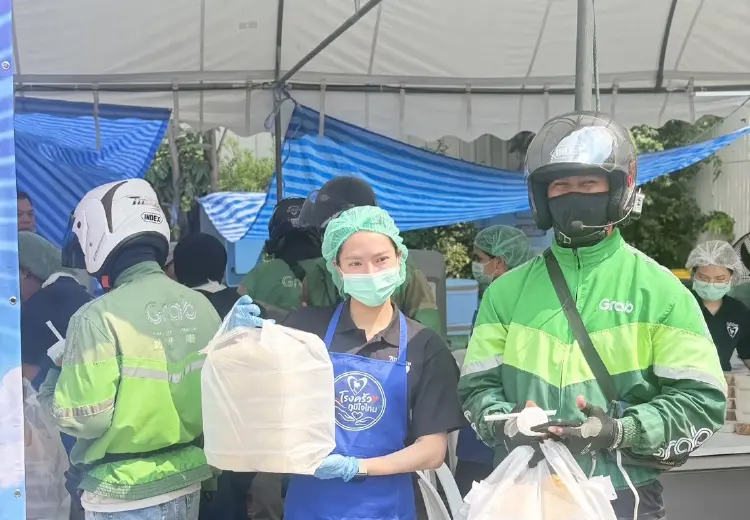 โรงครัวภูมิใจไทย  เดินหน้าภารกิจ จัดอาหารปรุงสุก ส่งถึงมือผู้ประสบภัยน้ำท่วม