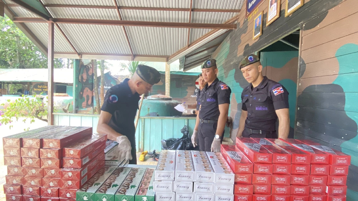 'ทหารพรานนาวิกโยธิน' ตรวจเข้มชายแดนจันทบุรี ยึดบุหรี่เถื่อน122 คอตตอน
