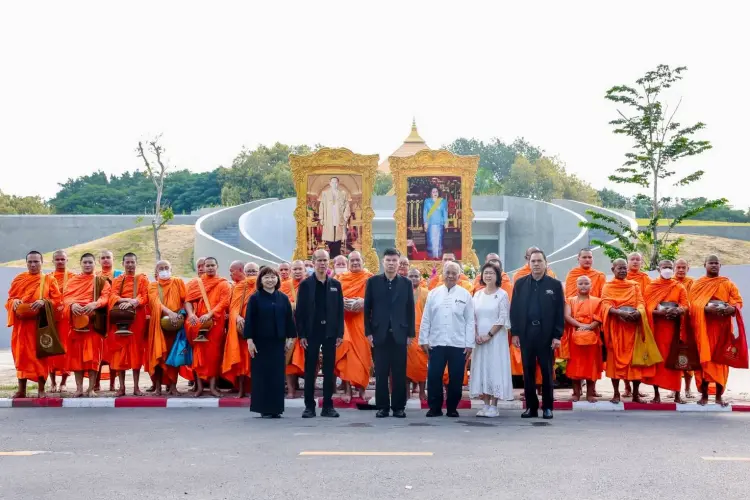 1 ทศวรรษแห่งความคิดถึง พิพิธภัณฑ์การเกษตรฯ ตักบาตรน้อมรำลึก ร.9