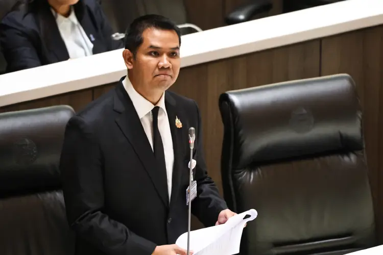 'ชัยชนะ' จี้ 'รัฐบาล' เลิกแขวะญัตติซักฟอกเป็นบันเทิงธิปไตย