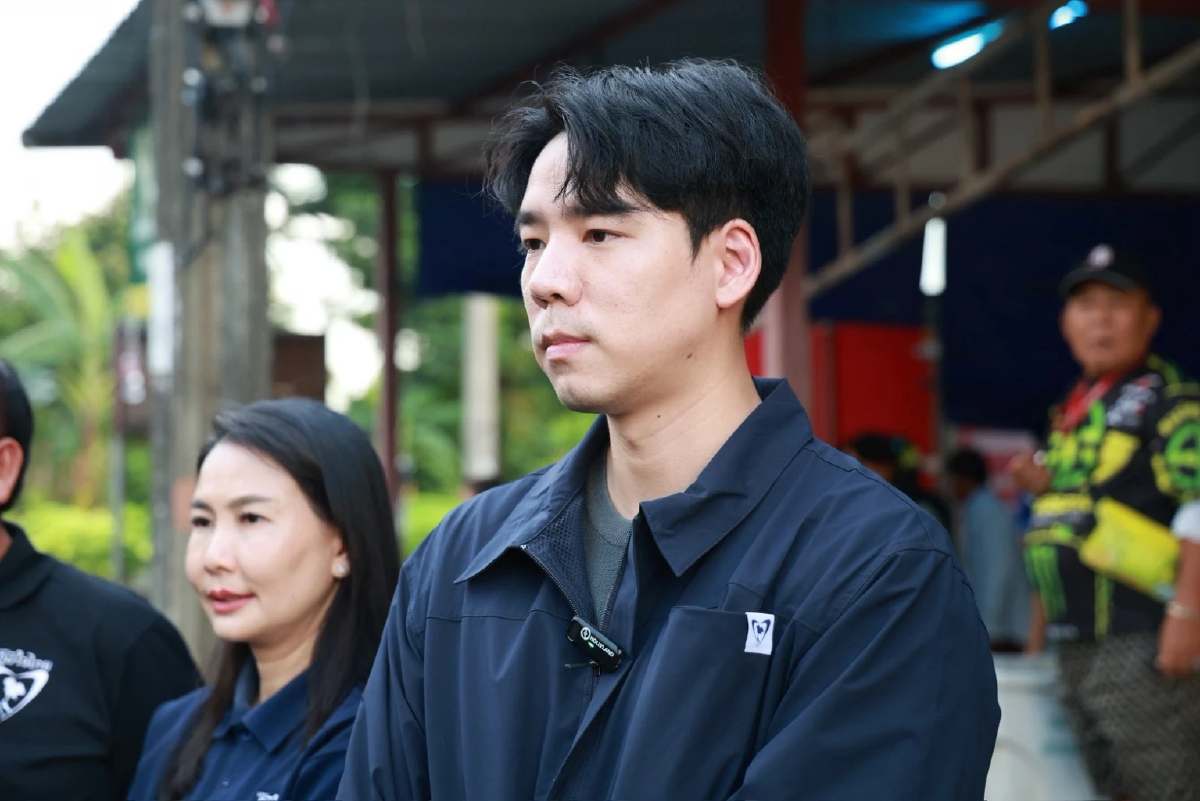 'สส.บุ๊ค' พรรคภูทิใจไทย ลุยน้ำท่วมกทม.ส่งมอบข้าวกล่องช่วยผู้ประสบภัย