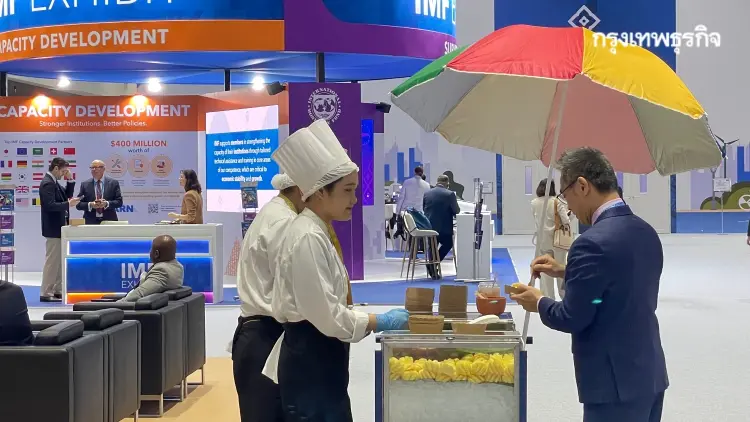 'ผลไม้รถเข็น' สตรีทฟู้ดไทย เสิร์ฟความสดชื่น ณ IMF-World Bank 2026