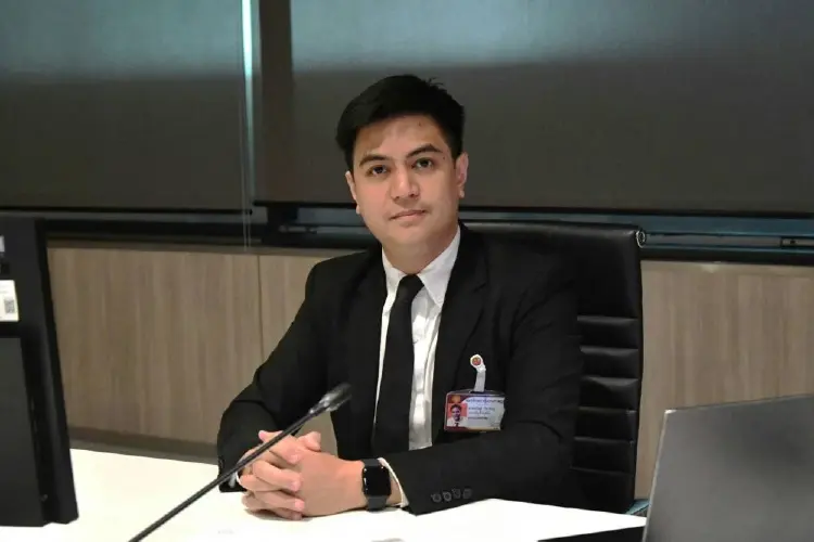 'พริษฐ์' พร้อมถูกสอบ ย้อนถาม 'สว.น้ำเงิน' ปมย้อนแย้ง-ผิดจริยธรรม