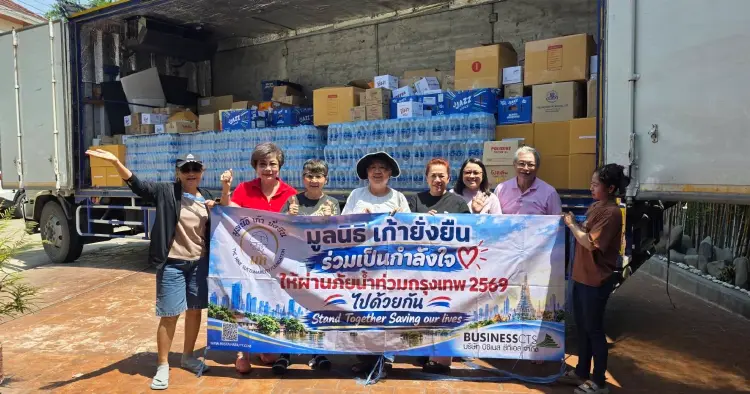 มูลนิธิเก้ายั่งยืน-ออมไทย ส่งสิ่งของช่วยผู้ประสบภัยน้ำท่วม