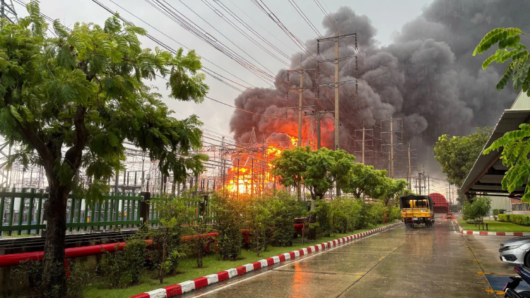 อัปเดต! กฟผ. คุมเพลิงไหม้หม้อแปลง สถานีไฟฟ้าแรงสูงหนองจอก