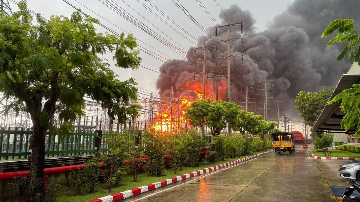 อัปเดต! กฟผ. คุมเพลิงไหม้หม้อแปลง สถานีไฟฟ้าแรงสูงหนองจอก