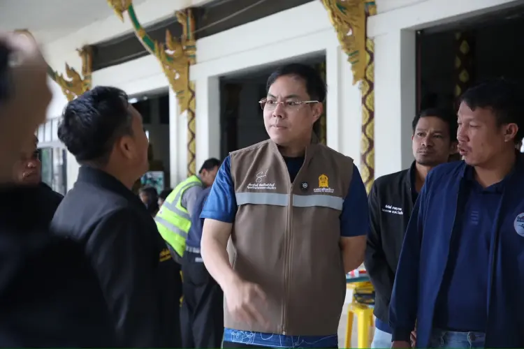 'อัครนันท์' ส่ง ครู สกร. ดูแล ปชช. ยื่นคำร้องเยียวยาน้ำท่วม